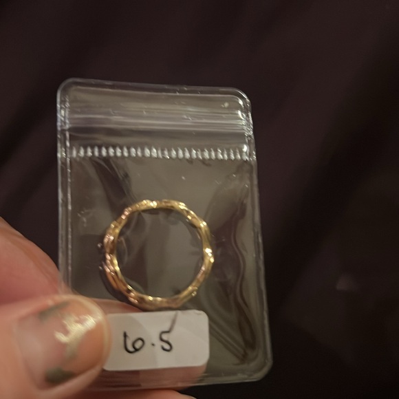 Gold ring - Picture 2 of 2